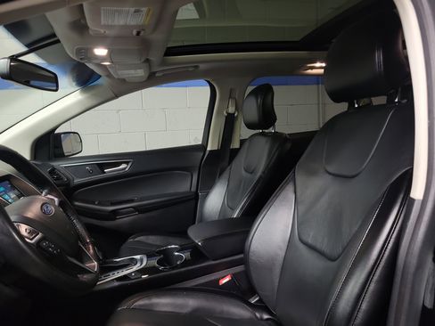 Used 2018 Ford Edge Titanium w/ Technology Package image 16