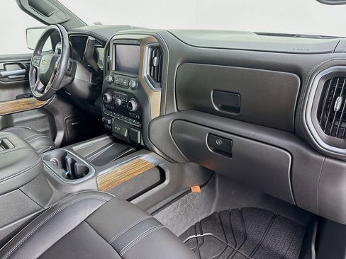 Used 2022 Chevrolet Silverado 1500 High Country w/ Technology Package image 31