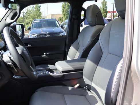 Used 2026 Lexus GX 550 w/ Accessory Package (2T) AWD/4WD image 17