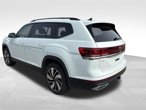 Used 2024 Volkswagen Atlas SE image 3