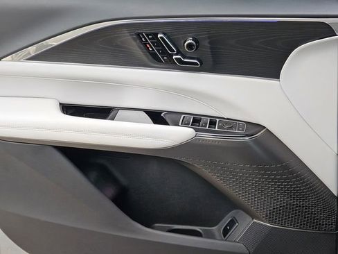 Certified 2024 Cadillac Lyriq Luxury image 24