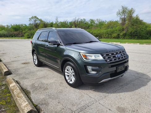 Used 2016 Ford Explorer XLT w/ Equipment Group 201A FWD image 5