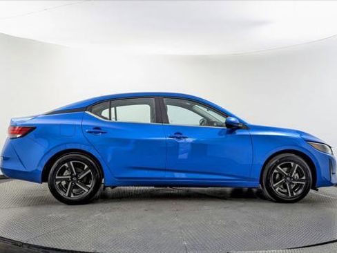 Used 2025 Nissan Sentra SV image 8