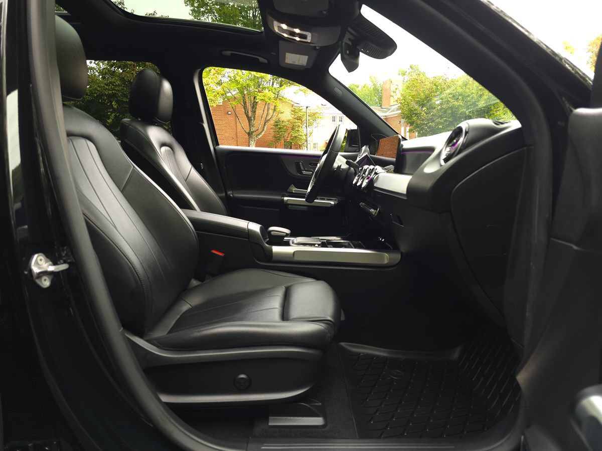 Used 2023 Mercedes-Benz EQB 300 4MATIC w/ Pinnacle Package image 21