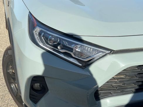 Used 2021 Toyota RAV4 XLE w/ Convenience Package AWD/4WD image 14