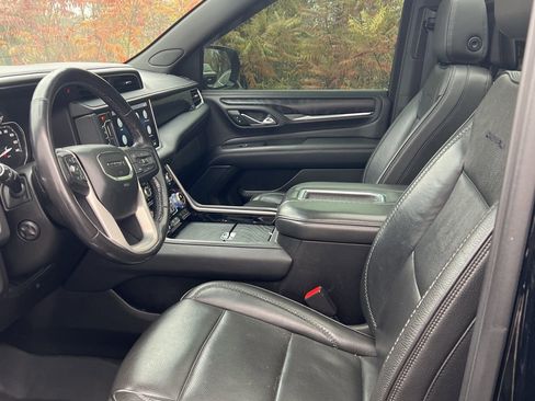 Used 2021 GMC Yukon XL Denali w/ Denali Premium Package image 16