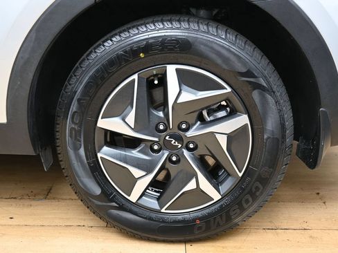 Used 2022 Kia Sorento S FWD image 12