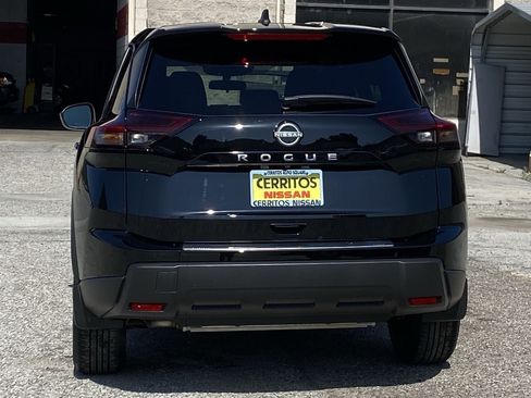 New 2026 Nissan Rogue SV FWD image 4