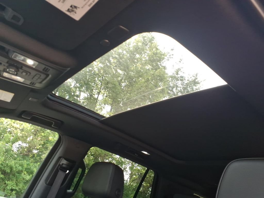 Used 2023 GMC Yukon Denali AWD/4WD image 18