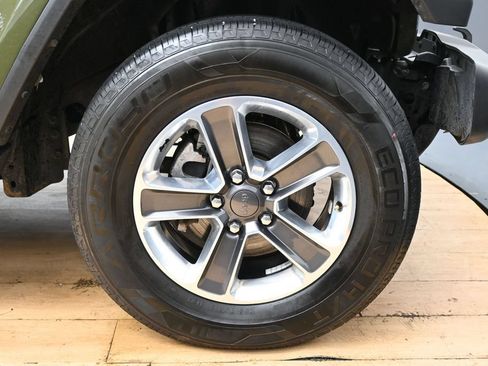 Used 2022 Jeep Wrangler Unlimited Sahara AWD/4WD image 15