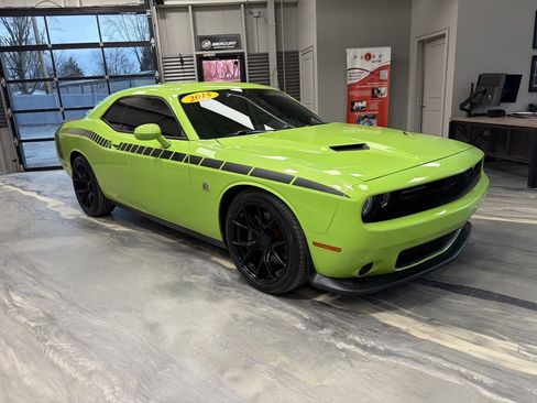 Used 2015 Dodge Challenger R/T Scat Pack w/ Scat Pack Appearance Package image 1