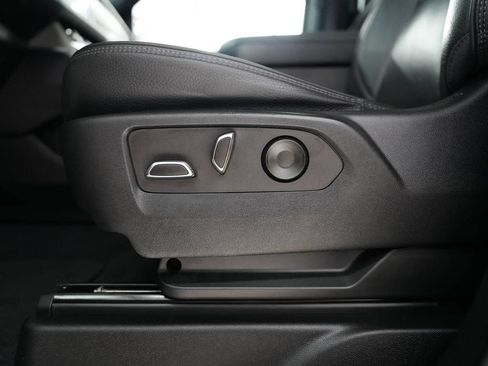 Used 2022 GMC Yukon XL Denali AWD/4WD image 29