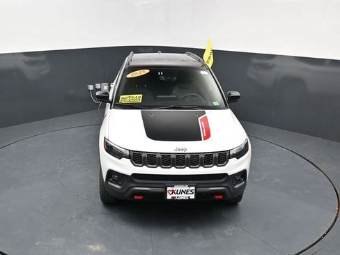 Used 2025 Jeep Compass Trailhawk AWD/4WD image 41
