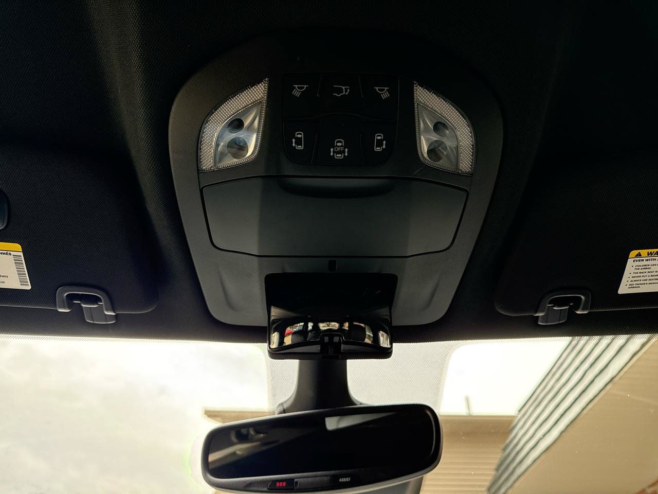 Used 2025 Chrysler Pacifica Select FWD image 11