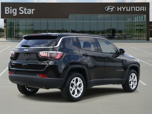 Used 2025 Jeep Compass Sport w/ Mopar Graphics Package image 4