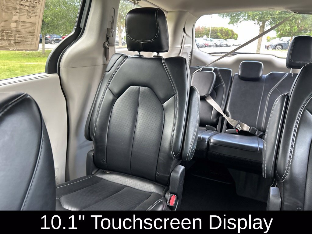 Used 2023 Chrysler Pacifica Touring-L FWD image 12