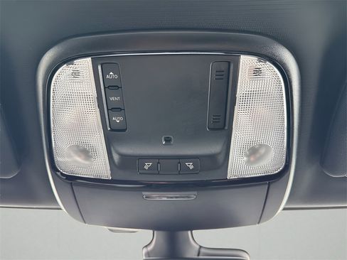 Used 2023 Dodge Durango SXT w/ SXT Blacktop Group image 30