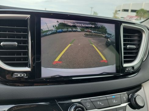 Used 2023 Chrysler Pacifica Touring-L FWD image 30