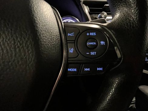 Used 2020 Toyota Camry LE FWD image 14