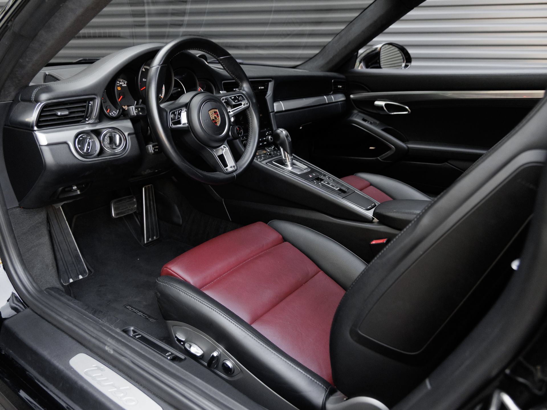 Certified 2018 Porsche 911 Turbo AWD/4WD image 4