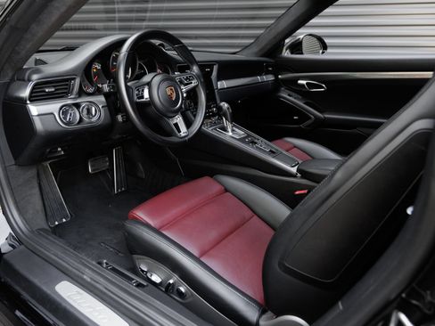 Certified 2018 Porsche 911 Turbo AWD/4WD image 4