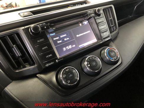 Used 2018 Toyota RAV4 LE image 10