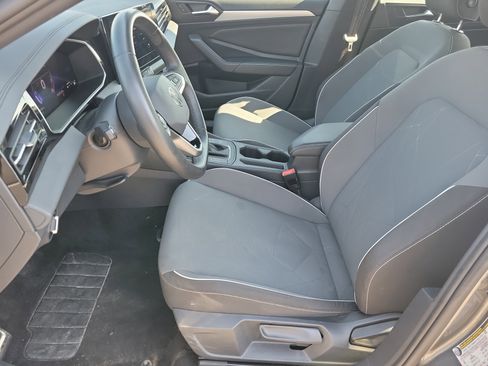 Used 2025 Volkswagen Jetta Sport image 4