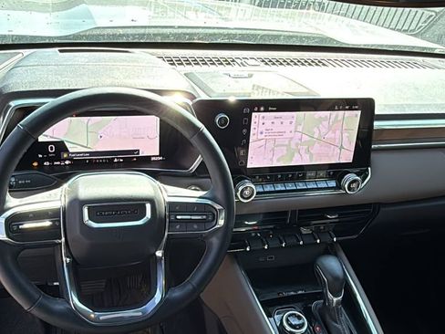 Used 2024 GMC Canyon Denali image 25