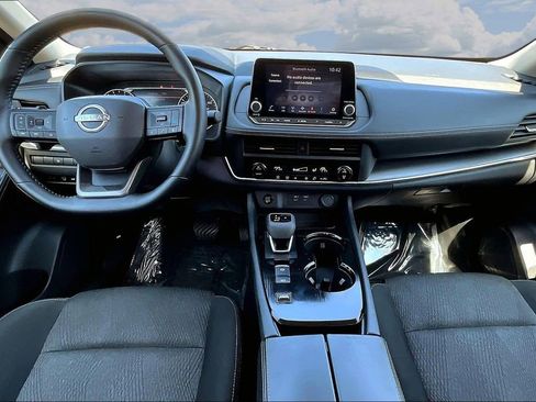 Used 2025 Nissan Rogue SV FWD image 9