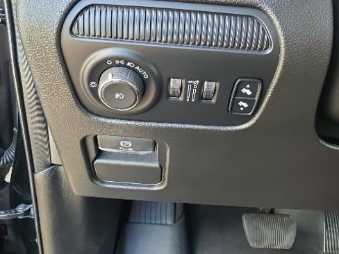 Used 2022 Jeep Wagoneer Series III RWD image 15