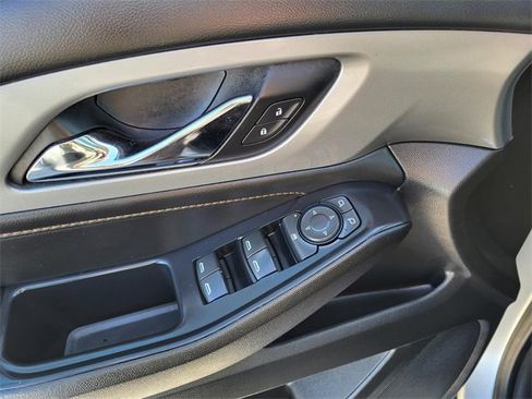Used 2021 Chevrolet Traverse LS image 12