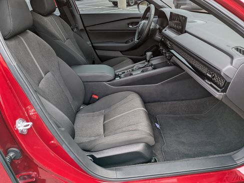 Used 2025 Honda Accord Sport image 34