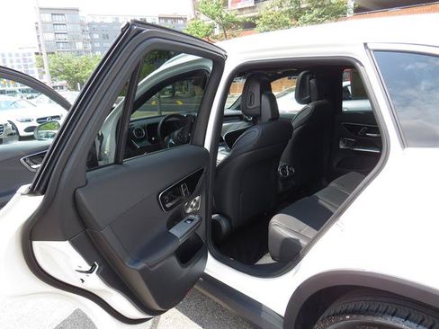 Used 2026 Mercedes-Benz GLC 300 4MATIC image 22