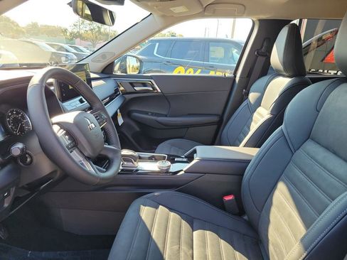 New 2026 Mitsubishi Outlander SE image 18