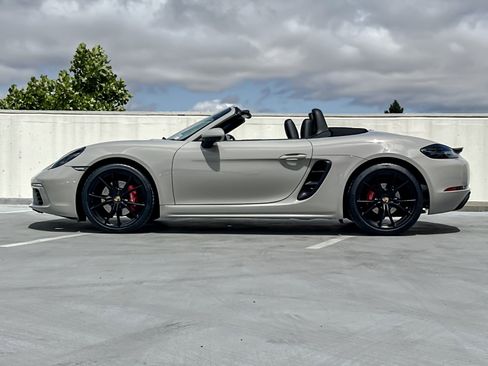 Used 2022 Porsche 718 Boxster S RWD image 2