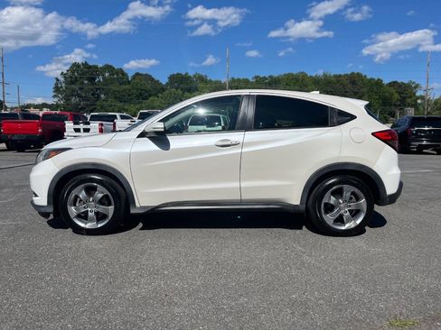 Used 2017 Honda HR-V EX image 3