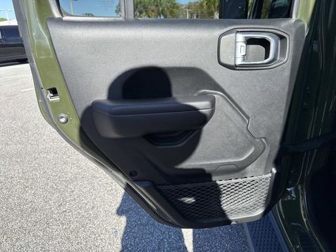 Used 2021 Jeep Wrangler Unlimited Islander image 10