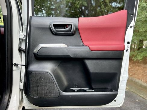 Used 2018 Toyota Tacoma SR5 image 16