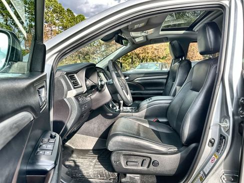 Used 2018 Toyota Highlander Limited image 20
