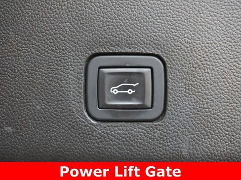 Used 2018 Chevrolet Traverse LT FWD image 17