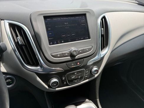 Used 2022 Chevrolet Equinox LT AWD/4WD image 17