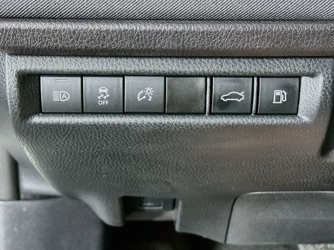 Used 2025 Toyota Camry LE FWD image 17