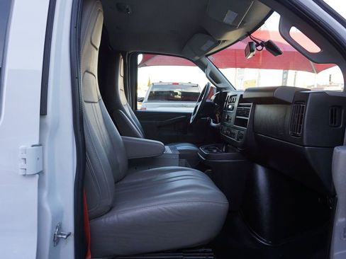 Used 2018 Chevrolet Express 2500 w/ Driver Convenience Package image 20