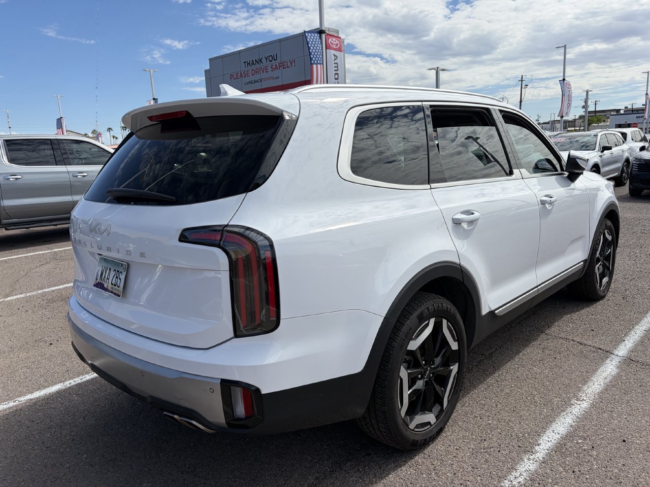 Used 2024 Kia Telluride EX w/ EX Captain's Chair Package FWD image 10