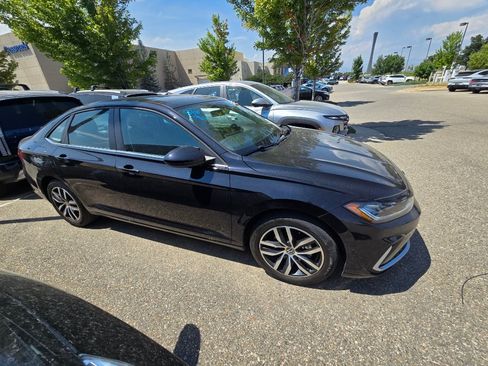 Used 2025 Volkswagen Jetta SE w/ Sunroof Package FWD image 7