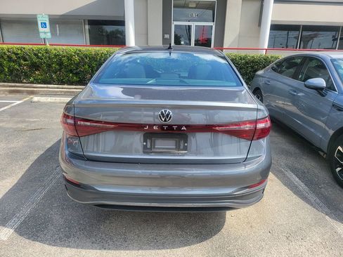 Used 2025 Volkswagen Jetta Sport image 5