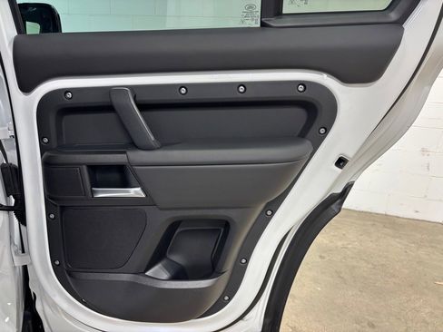 New 2025 Land Rover Defender 110 V8 image 40
