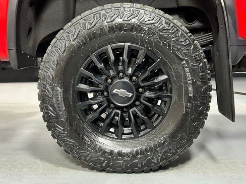 Used 2024 Chevrolet Silverado 2500 ZR2 w/ Technology Package image 39