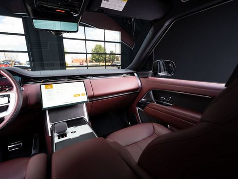 Used 2025 Land Rover Range Rover SE AWD/4WD image 52