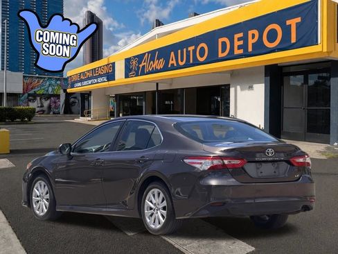 Used 2018 Toyota Camry LE FWD image 3